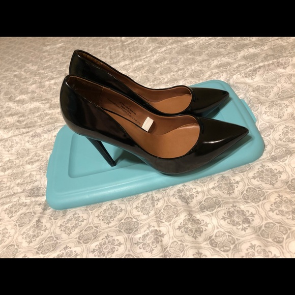 Heels - Picture 3 of 3